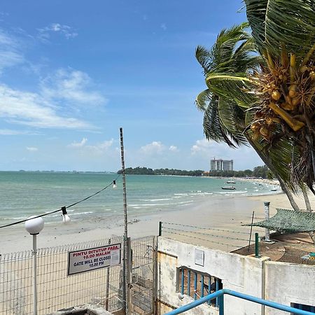 Newly Renovated Comfy Beachfront View At Seri Bulan Port Dickson Exteriér fotografie
