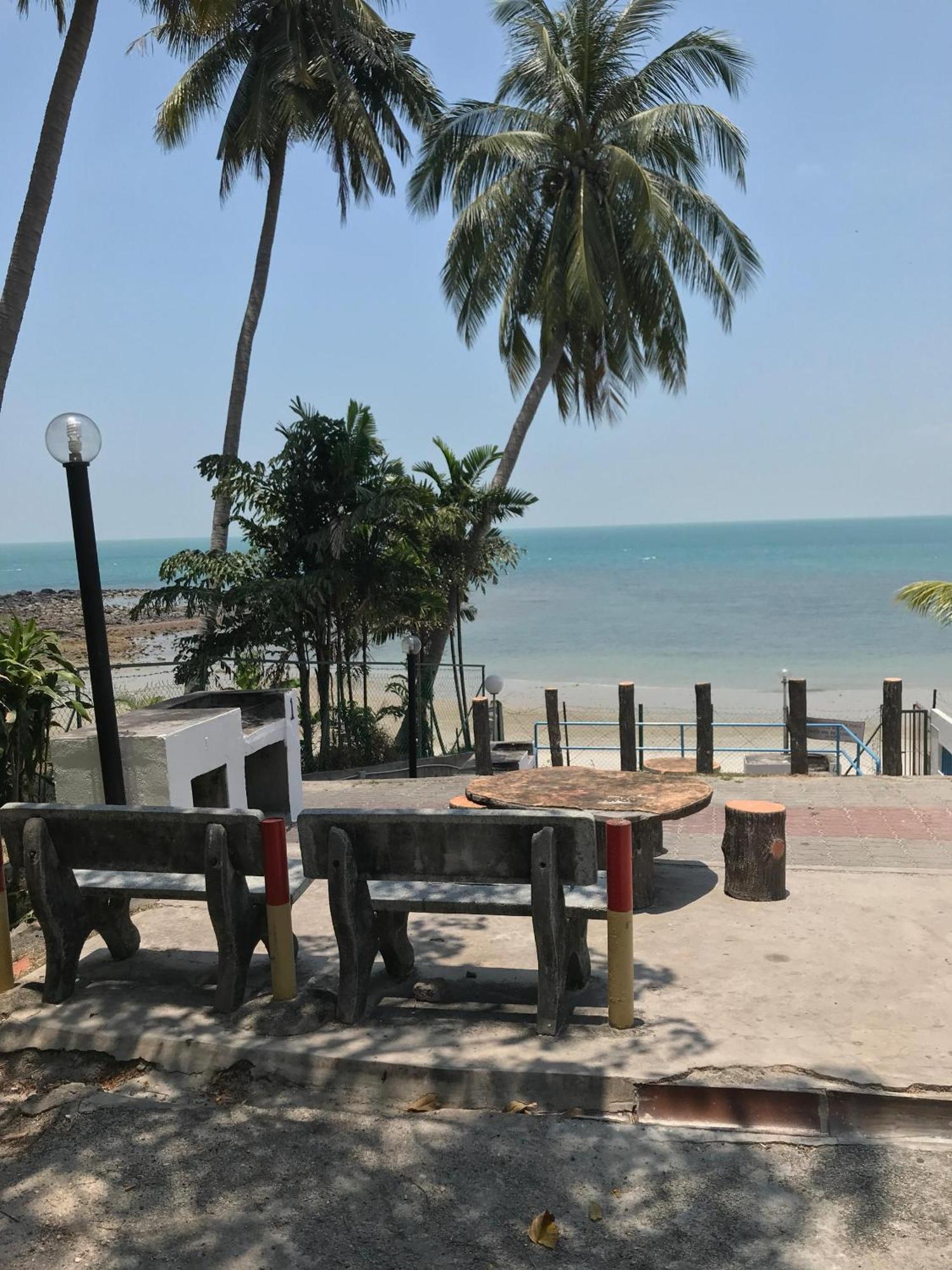 Newly Renovated Comfy Beachfront View At Seri Bulan Port Dickson Exteriér fotografie