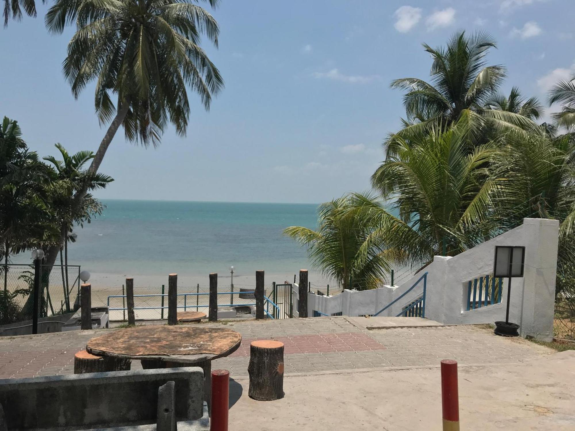 Newly Renovated Comfy Beachfront View At Seri Bulan Port Dickson Exteriér fotografie