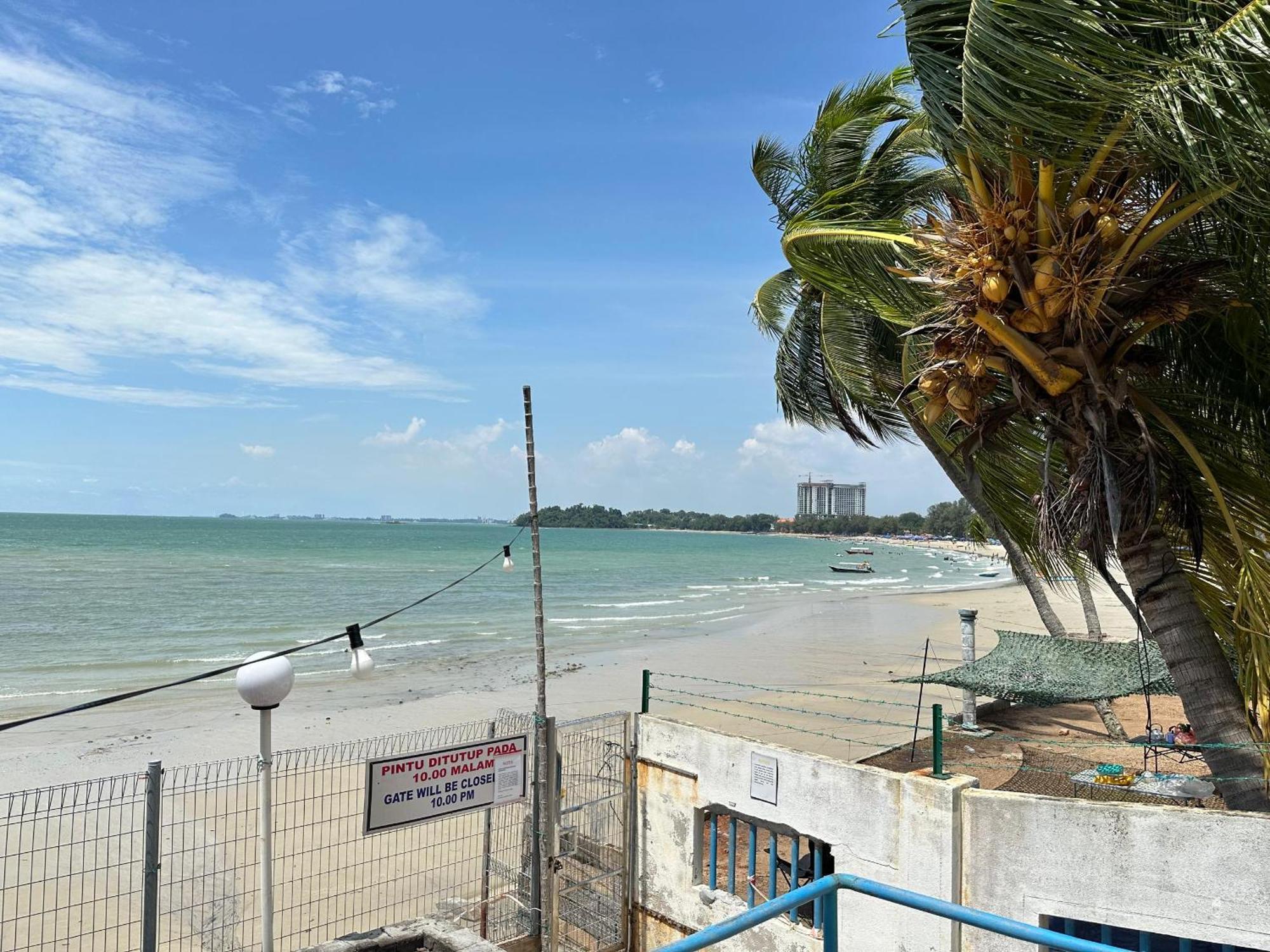 Newly Renovated Comfy Beachfront View At Seri Bulan Port Dickson Exteriér fotografie